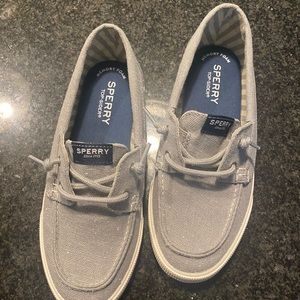 GIRLS BRAND NEW SPERRY’s size 3